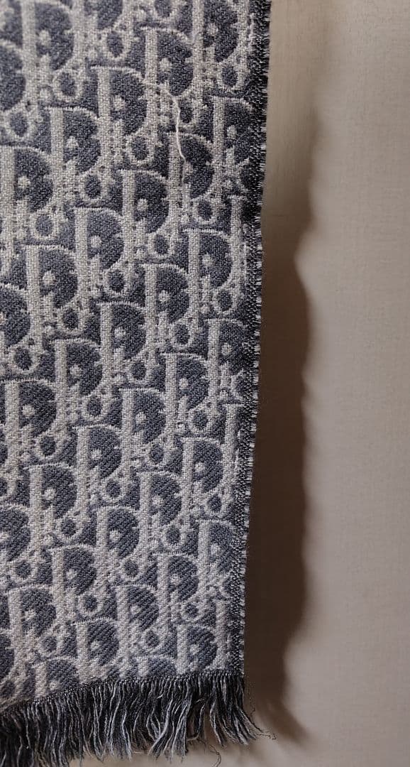 ふ*う様 ［難あり］クリスチャンディオール　グレーとホワイトのロゴマフラー