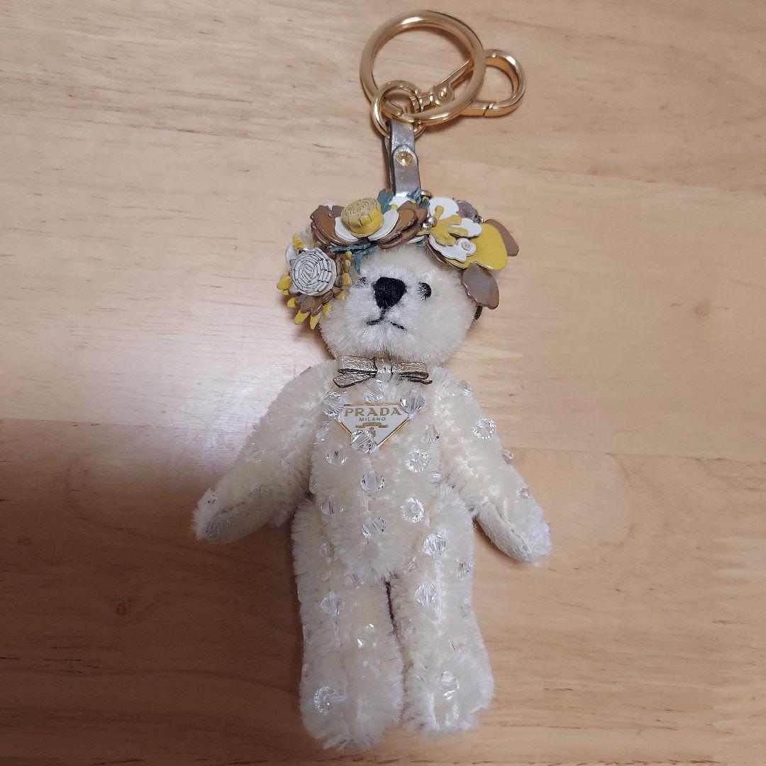 PRADA クマ型キーホルダー 花飾り付き