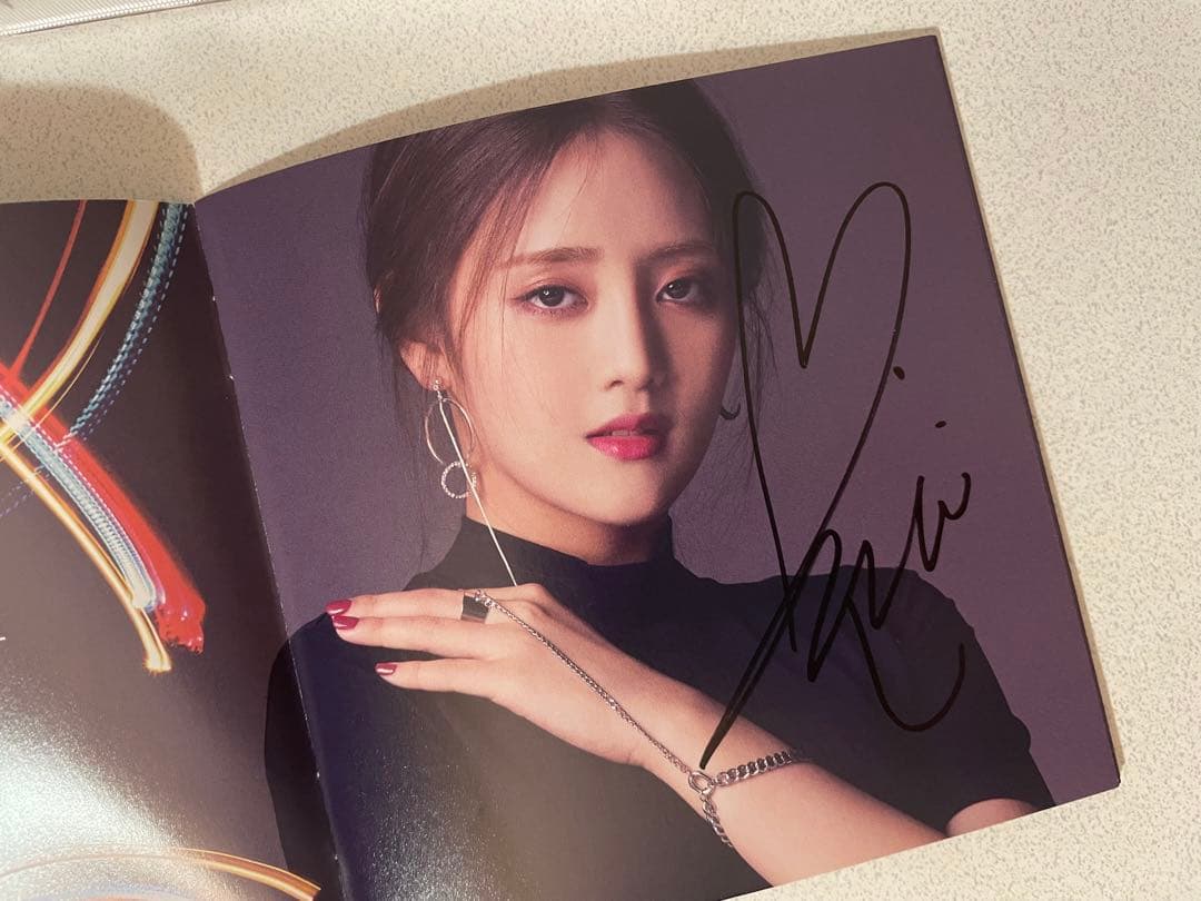 (G)I-DLE / LATATA 初回限定盤B CD+フォトブック　サイン入り