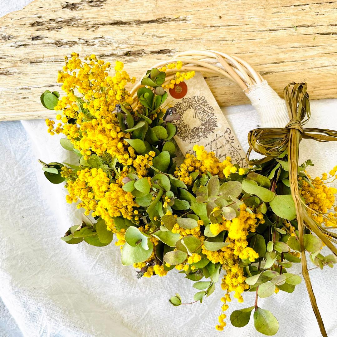 ミモザリース　ミモザスワッグ　ミモザユーカリリース　春リース　ラナンキュラス