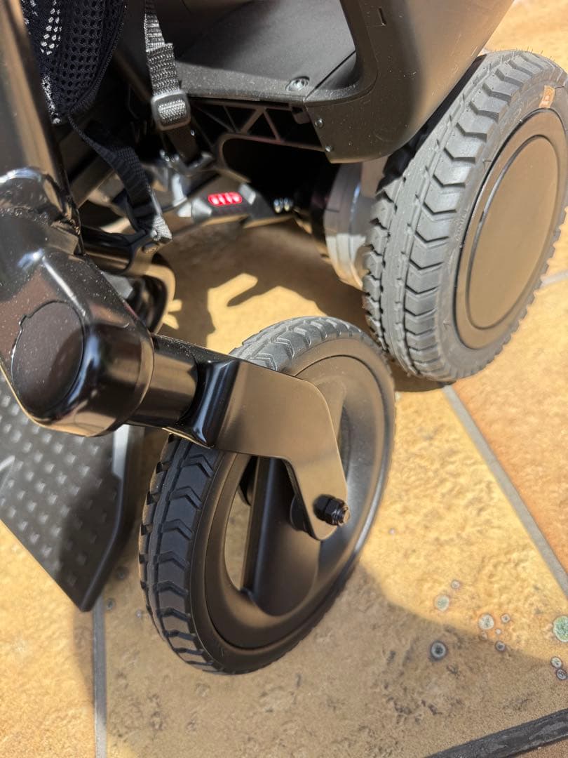 【black or white 】WHILL Model F電動車椅子