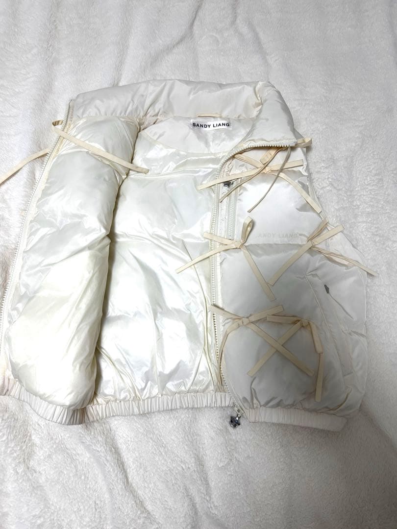 新品未使用SANDY LIANGリボン付きホワイトダウンベスト