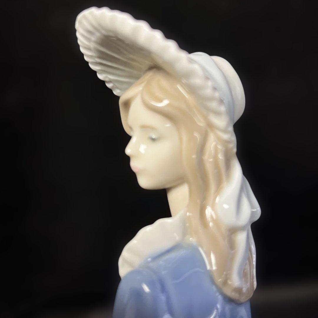 リヤドロ・NAO(ナオ) ポーセリン人形(磁器)美しい傘を持つ女性♡