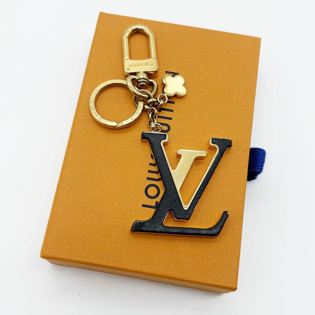 LOUIS VUITTON ルイヴィトン　ポルトクレ　カプシーヌ　キーリング