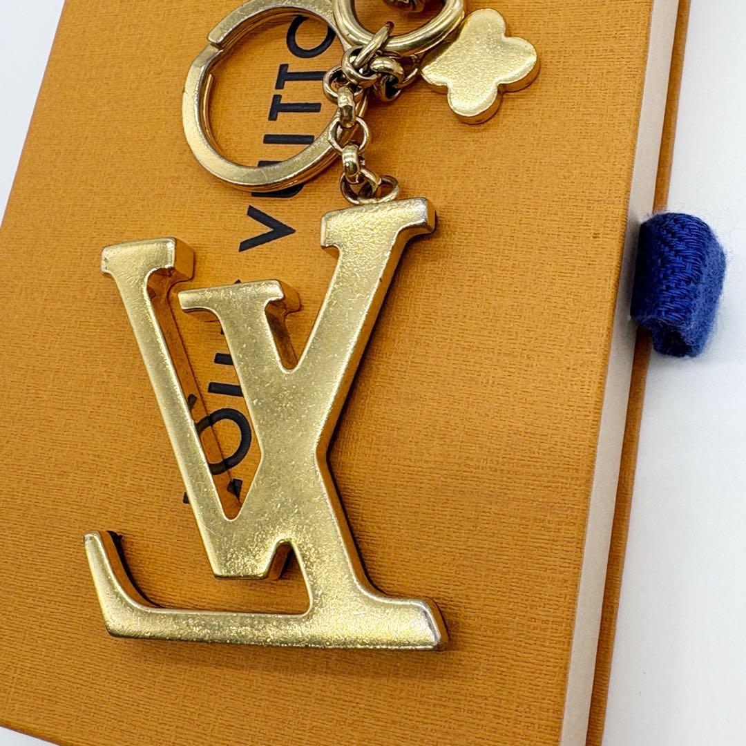 LOUIS VUITTON ルイヴィトン　ポルトクレ　カプシーヌ　キーリング