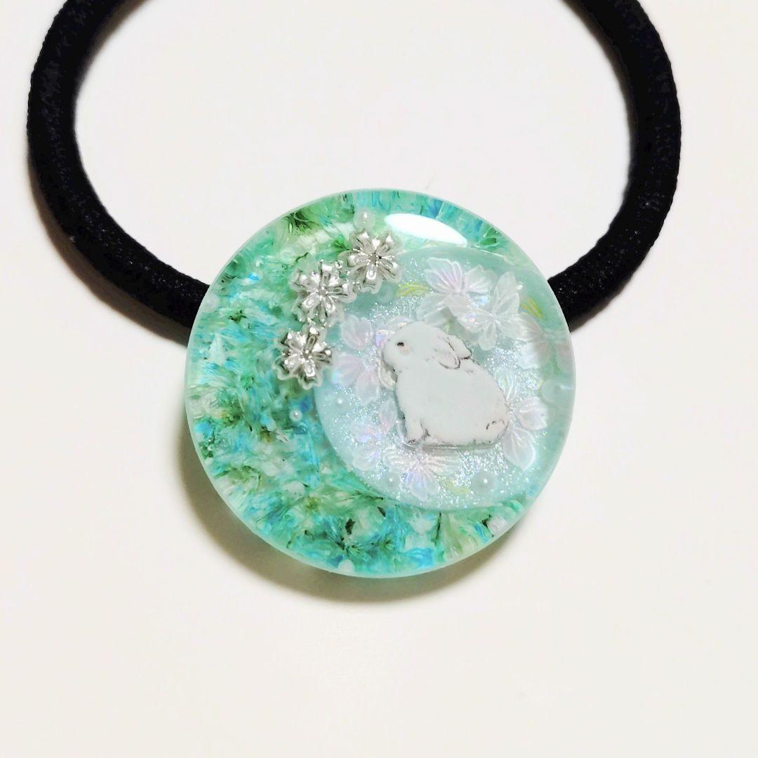 No.435　レジン ヘアゴム キーホルダー ピンバッジ うさぎ桜透け感あり