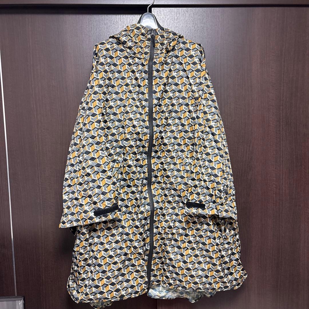 UNDERCOVER ✖️KiU コラボレインギア ポンチョ fuck柄