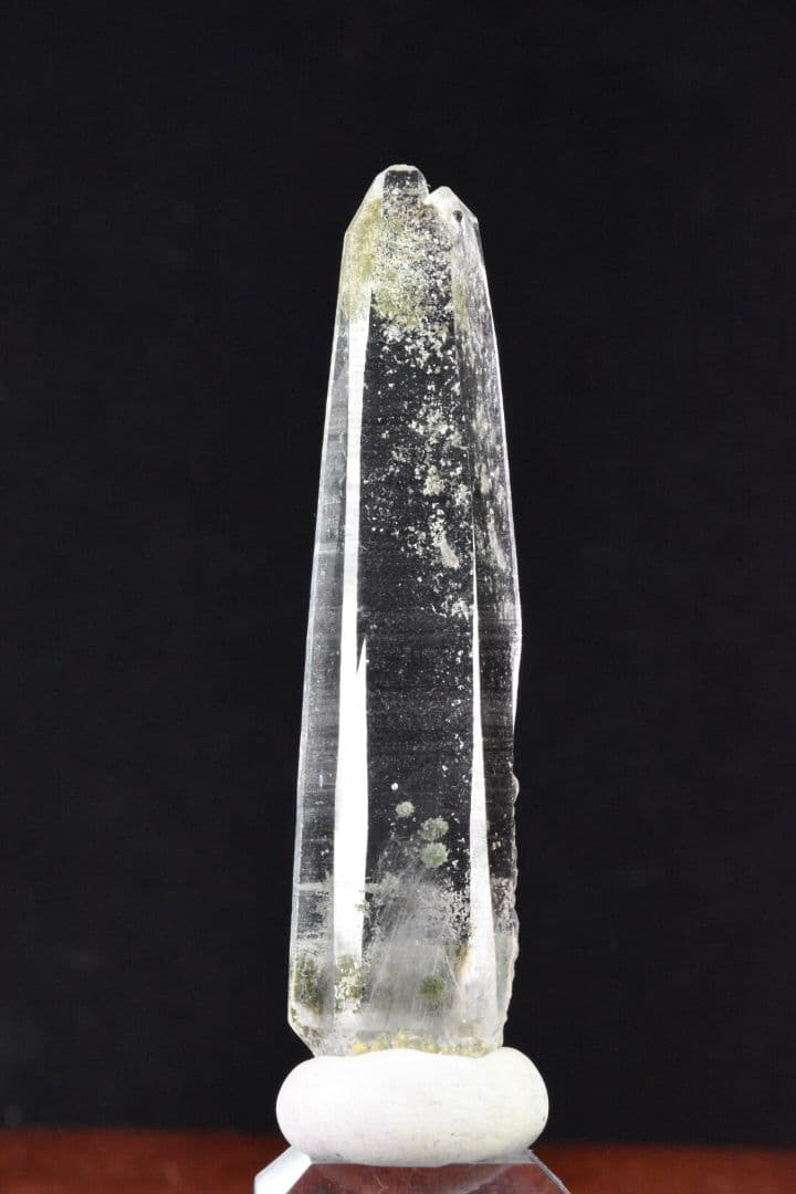 ガネーシュヒマールラパ産 角閃石、クローライト入りタンドリックツイン