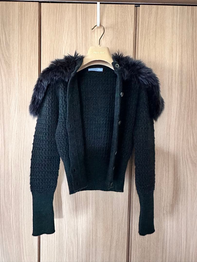 PRADA エコファーのビック襟付き　ニットカーディガン
