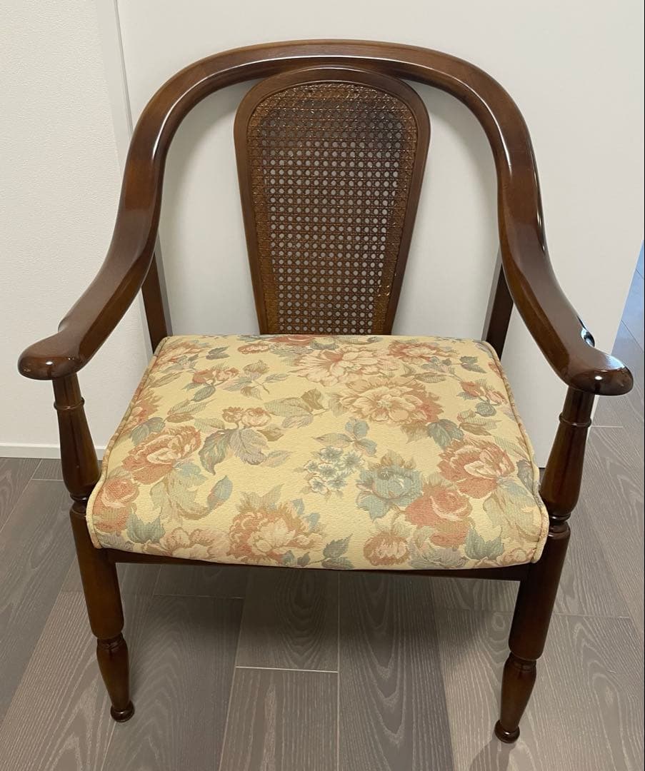 カリモク アームチェア ラタン 花柄 昭和レトロ 木製 クラシック 椅子