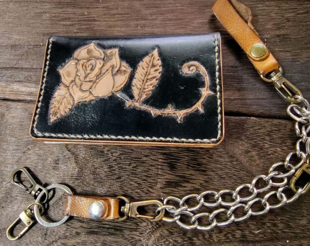 ミドルサイズ トラッカーウォレット 黒×グレー バラのカービング 手染め(78)