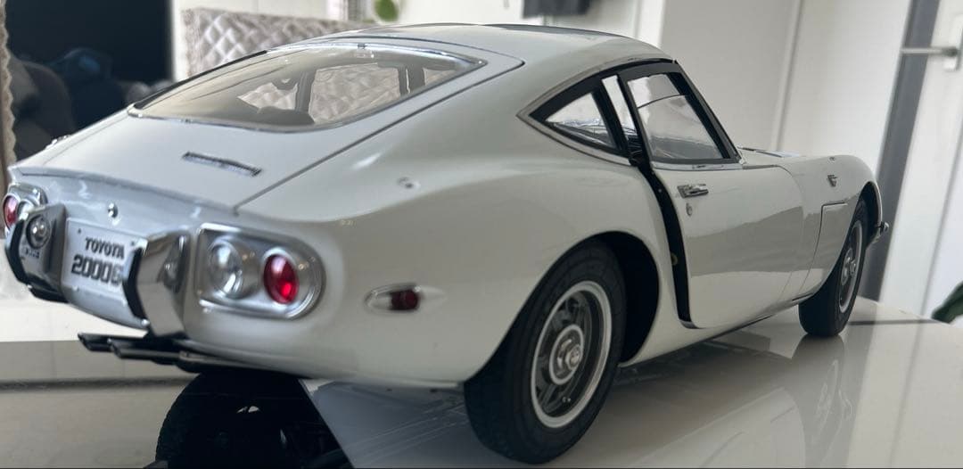 貴重なトヨタ 2000GT 1/8スケール完成版 コレクション価値のあるモデル
