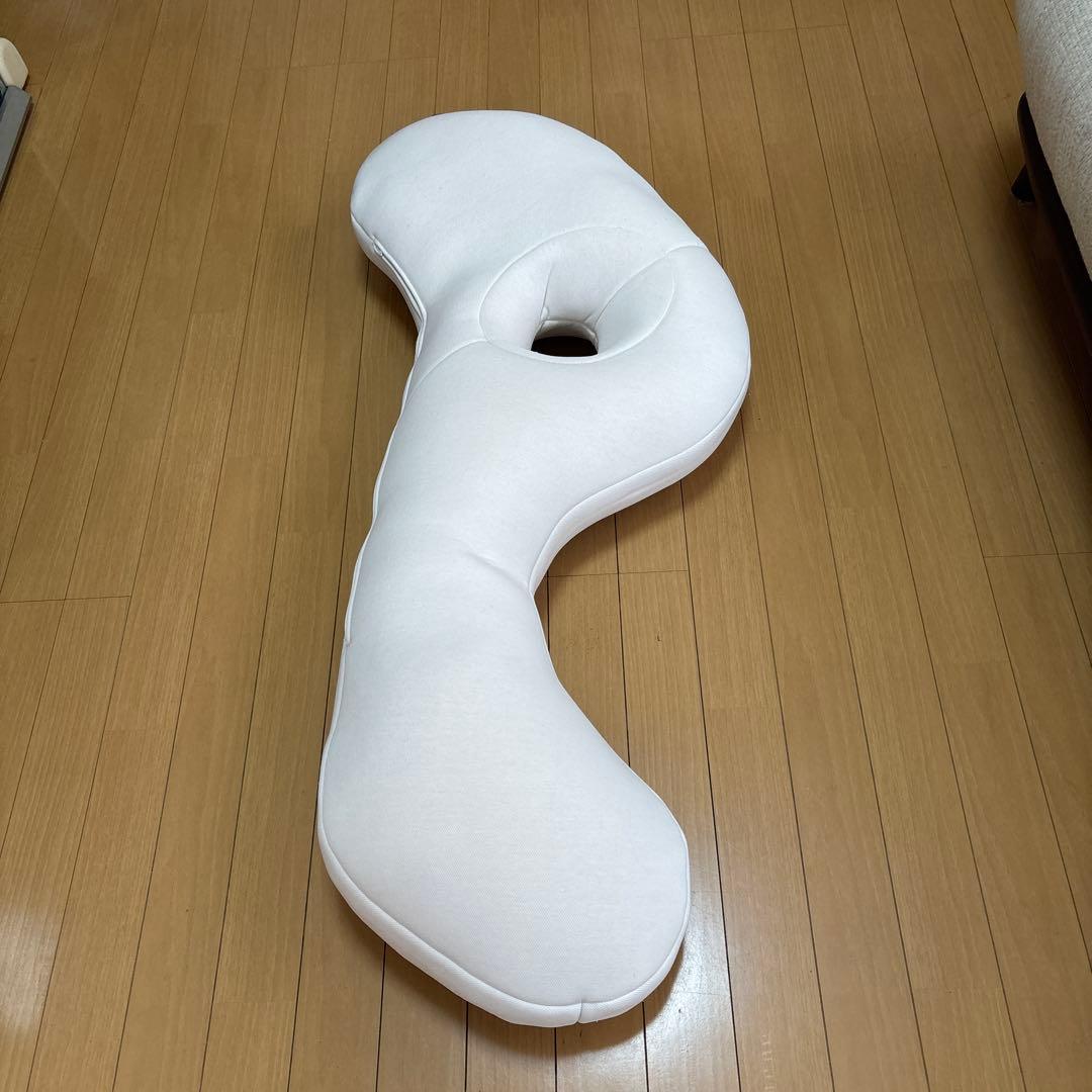 新品、未使用　ロフティー抱き枕　抱き枕カバーを付けて。