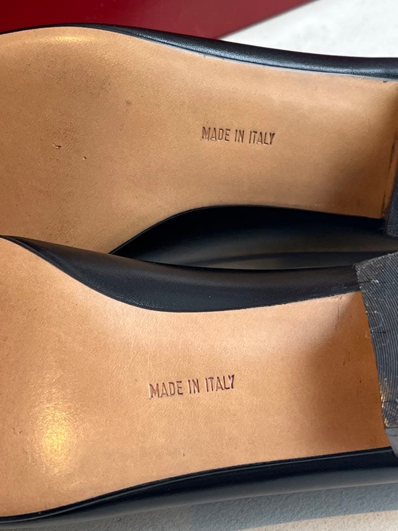 【新品未使用】サルヴァトーレ フェラガモ パンプス ローヒール バラ　リボン