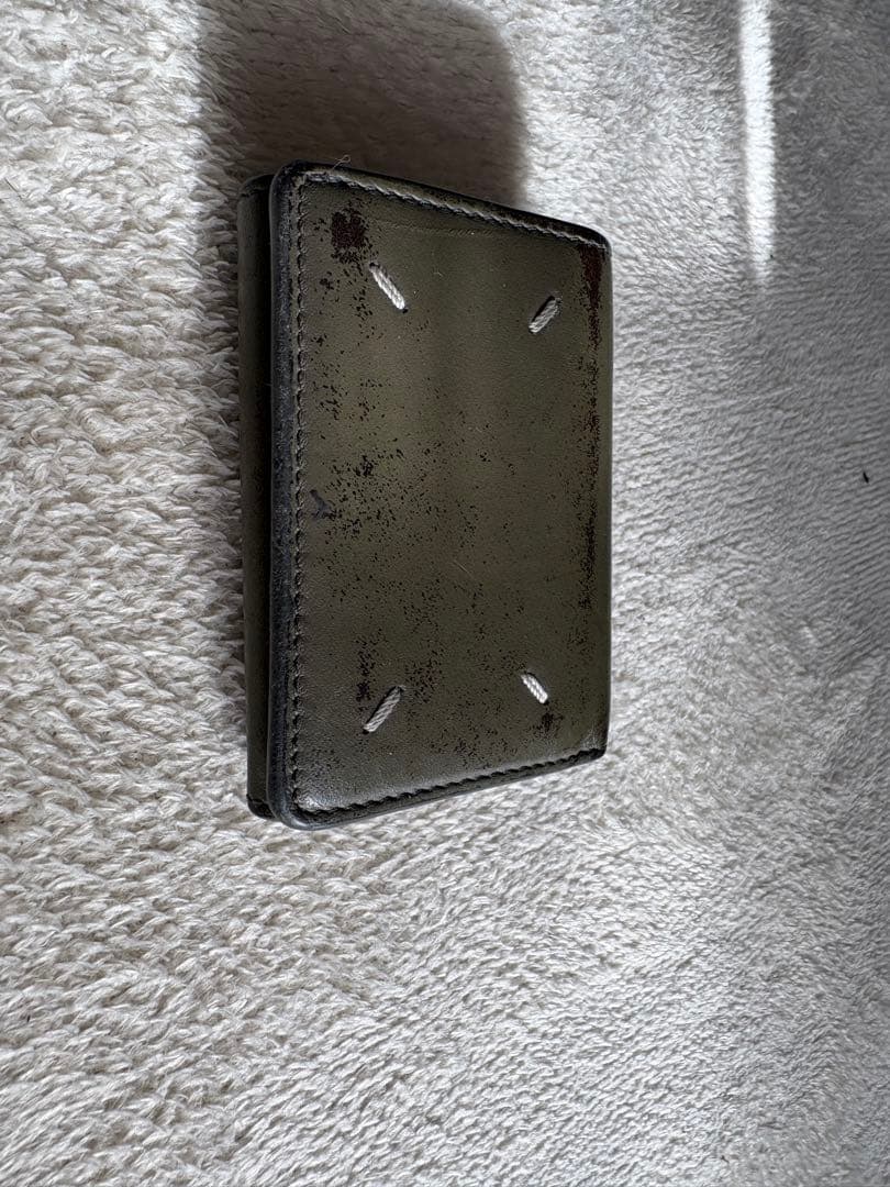 一*休様 22AWメゾンマルジェラ　グラファイト グレー カーフレザー3つ折り