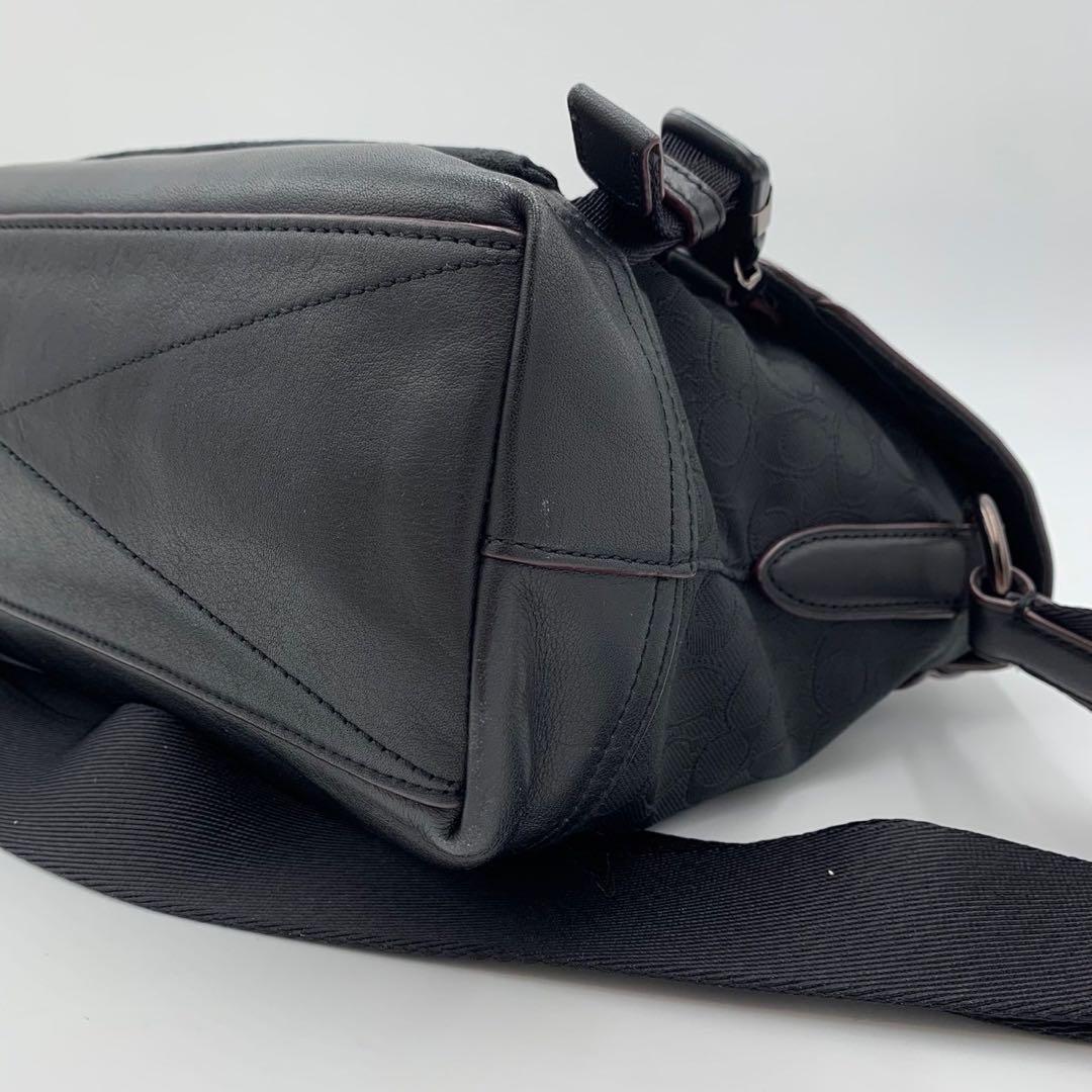 極美品 コーチ リビングトン シグネチャー レザー メッセンジャーバッグ メンズ