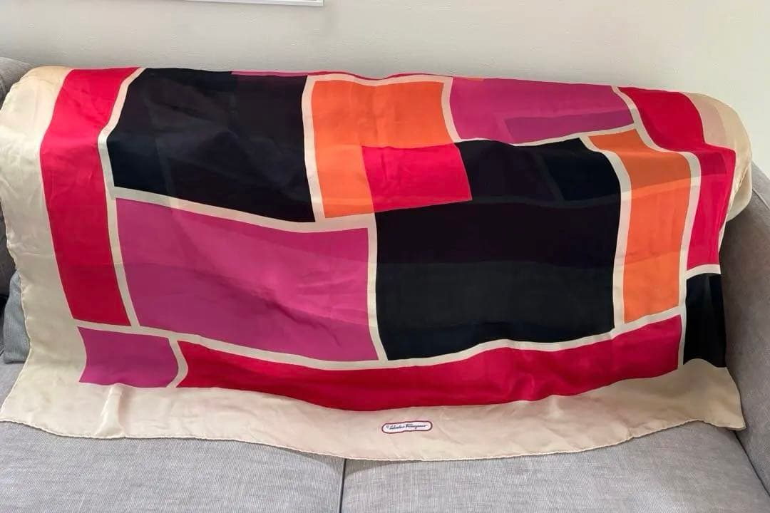 【未使用】Salvatore Ferragamo 幾何学模様スカーフ