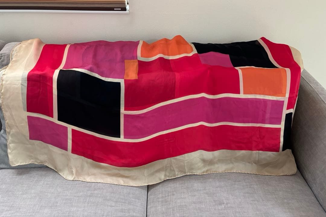 【未使用】Salvatore Ferragamo 幾何学模様スカーフ