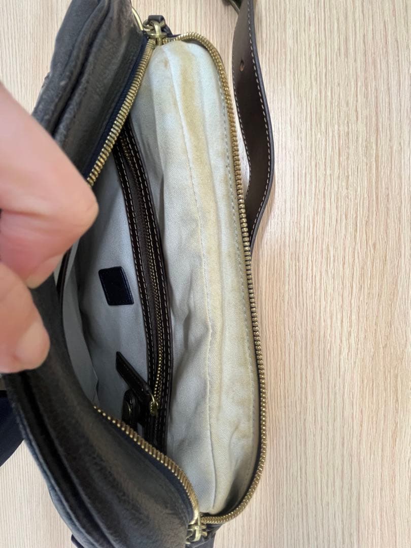 土屋鞄　アルマス　バッファローボディバッグ