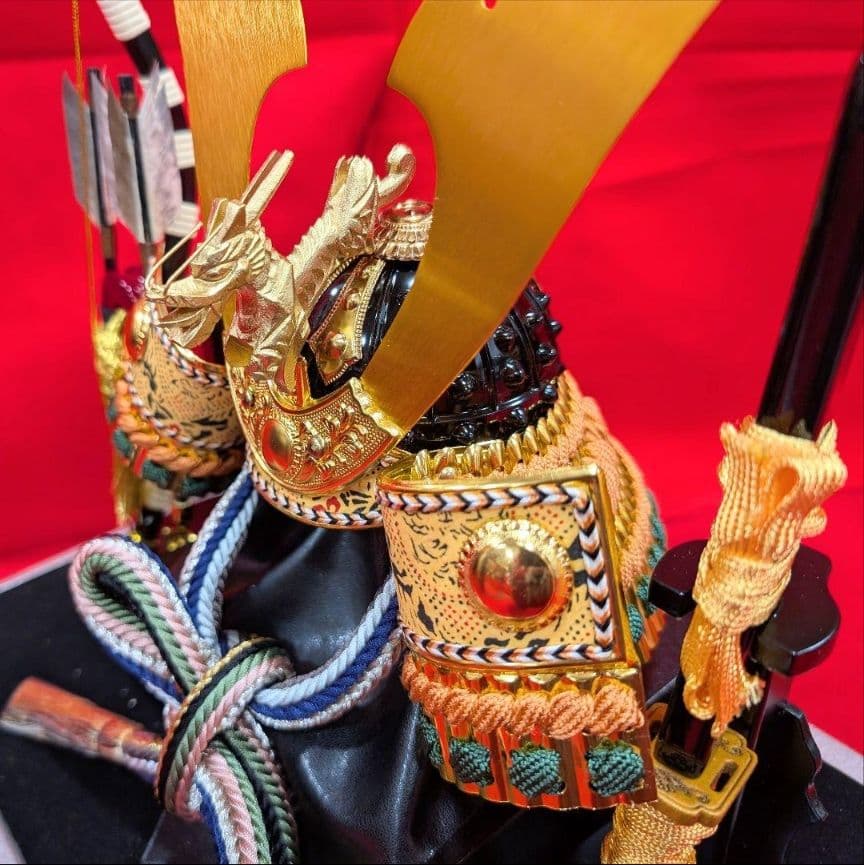 五月人形 兜飾り アクリルケース 六角変形 龍 縁起 銀色 シルバー 子どもの日