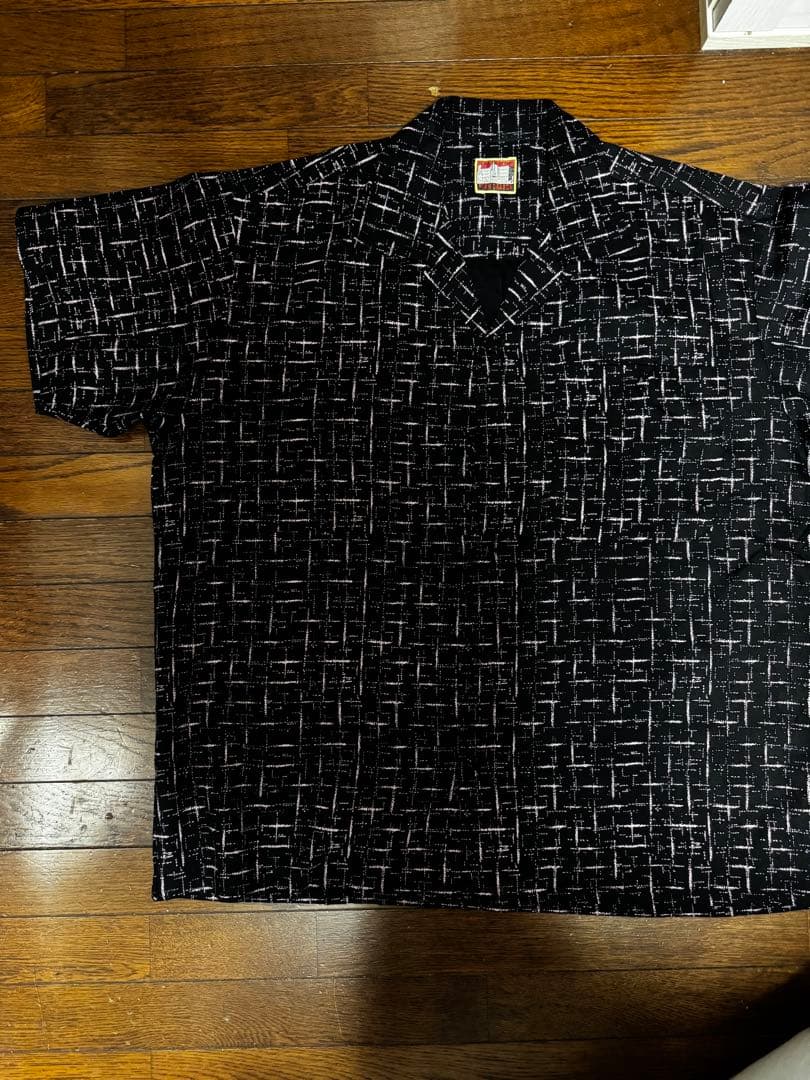 クリームソーダ　PINK DRAGON幾何学模様 半袖シャツ