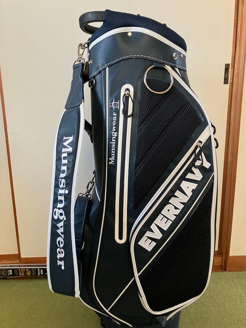 Munsingwear EVERNAVY キャディバッグ ネイビー　特価中‼️