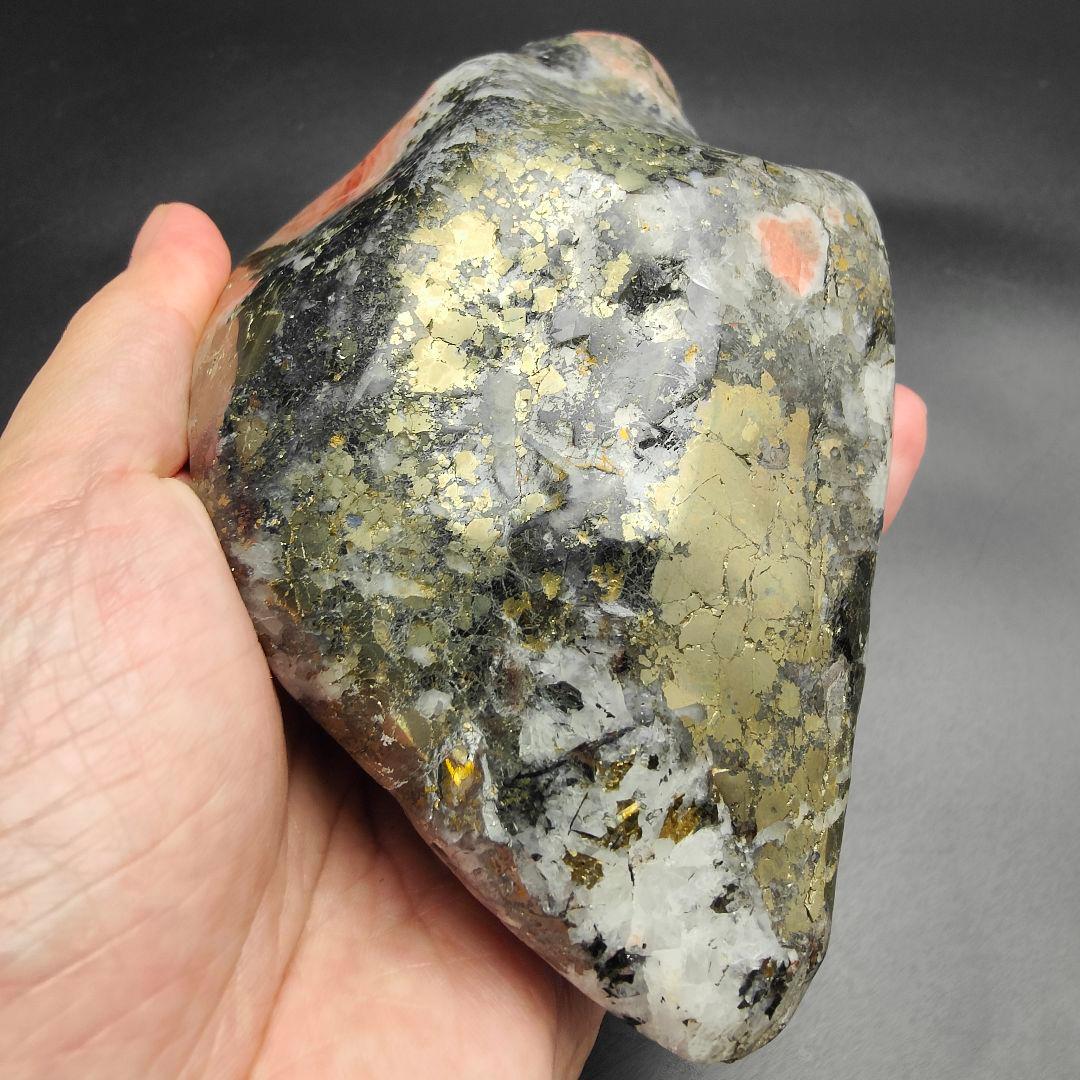 10.パイライトイントリプライト　ゴールデンインカローズ　鉱物　原石　天然石