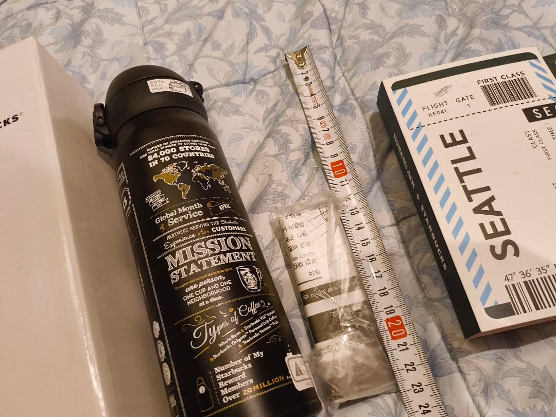 【レア品】大韓航空×スタバ　キーチェーンとスタバケータイマグ