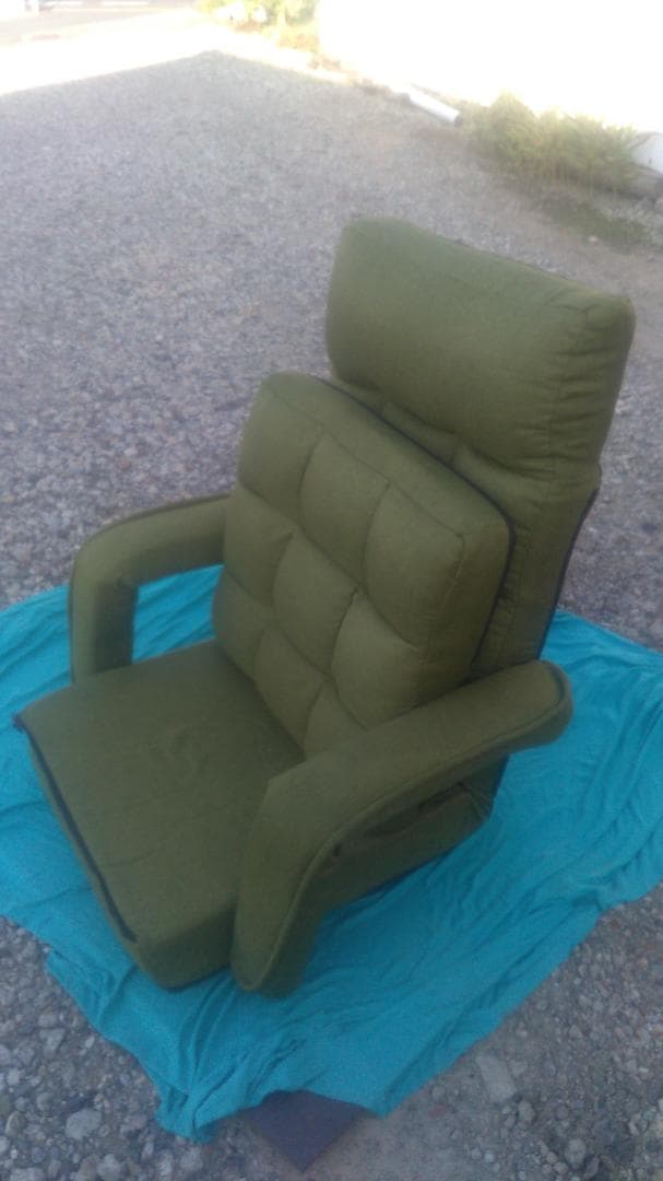 四段階リクライング　黄緑　若草色　座布団外せる　肘掛付　埼玉北部引取可　発送も可