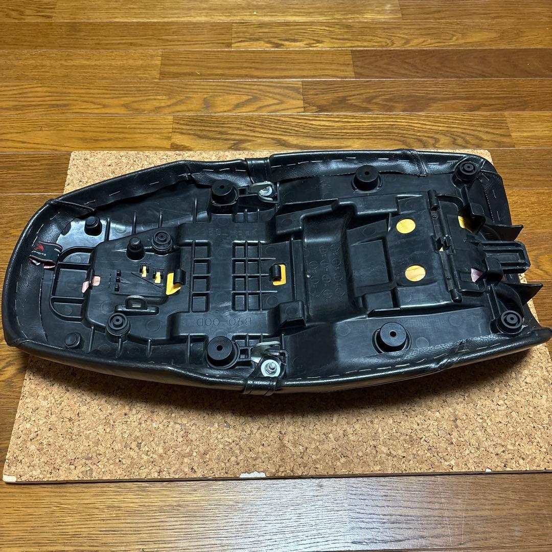 旧型xsr900用シート ルイモト製レザーシートカバー