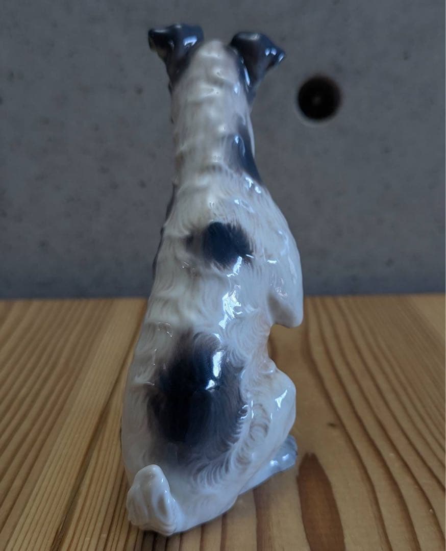 Dahl  犬の陶器フィギュア