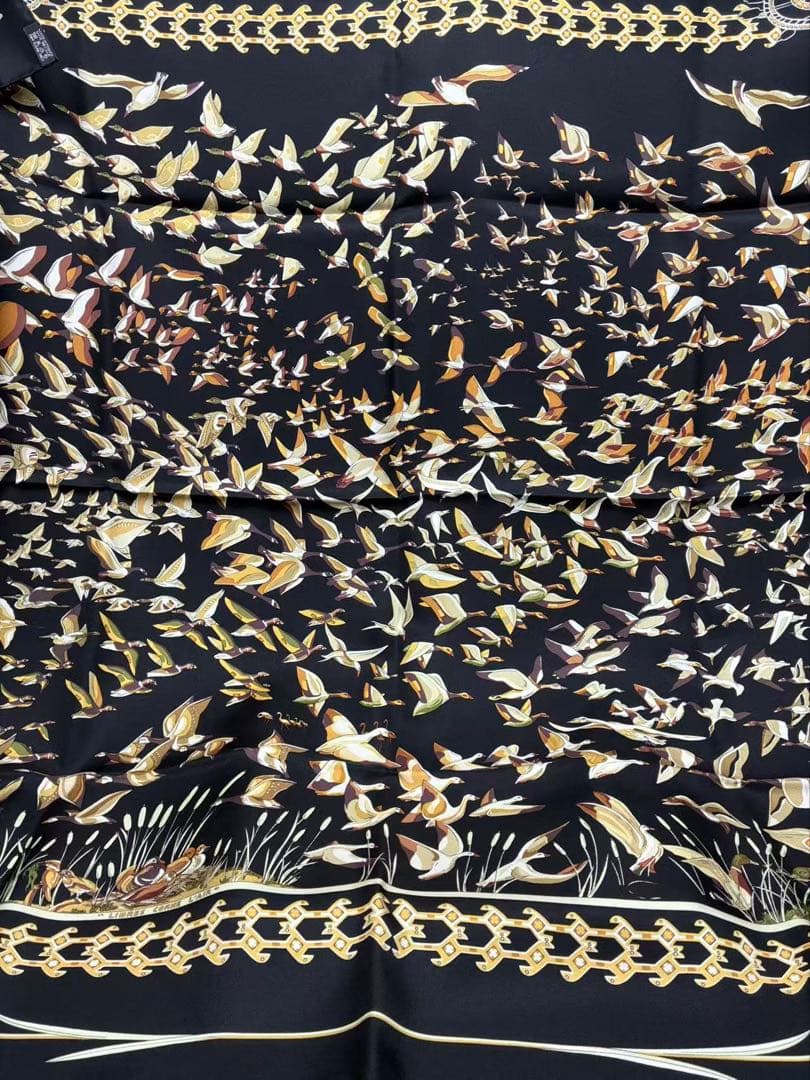 未使用品　エルメス シルクスカーフ カレ90 空は自由 渡鳥 黒色 ブラック