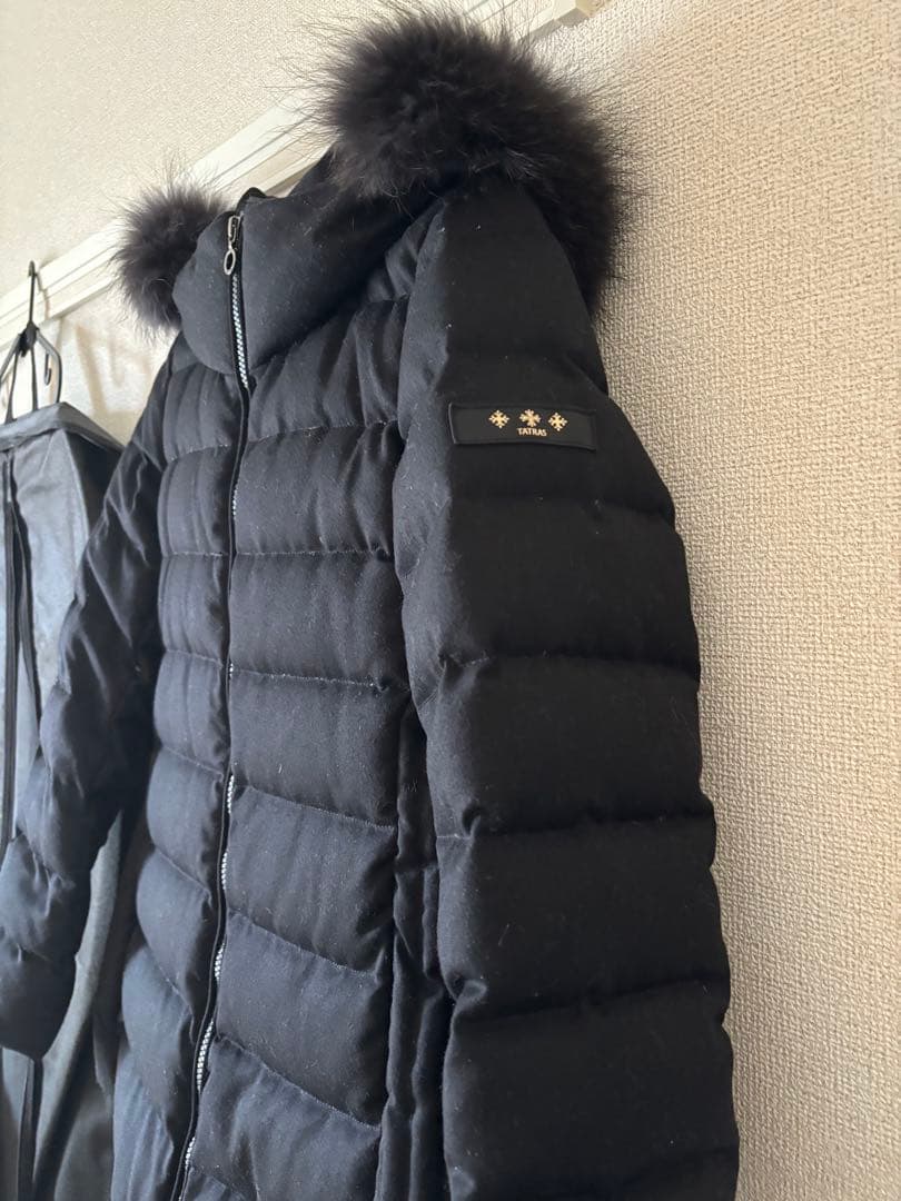 TATRAS ブラック ダウンジャケット ファー付き