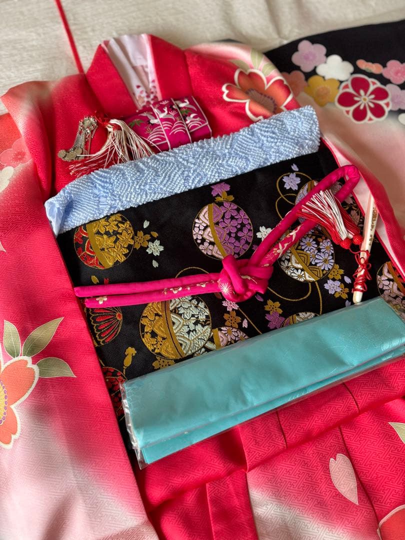 七五三に★正絹四つ身　濃ピンク色に暈し染め　花尽くし　手描き友禅　7歳着物セット