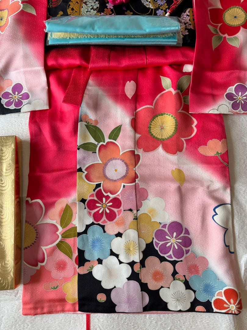 七五三に★正絹四つ身　濃ピンク色に暈し染め　花尽くし　手描き友禅　7歳着物セット