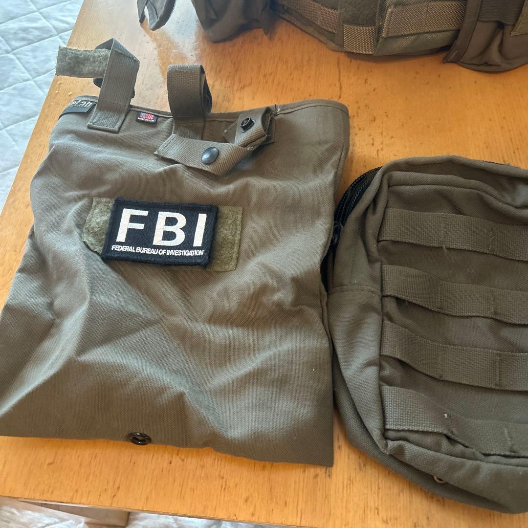 FLYEE プレートキャリア　FBI HRT SWAT