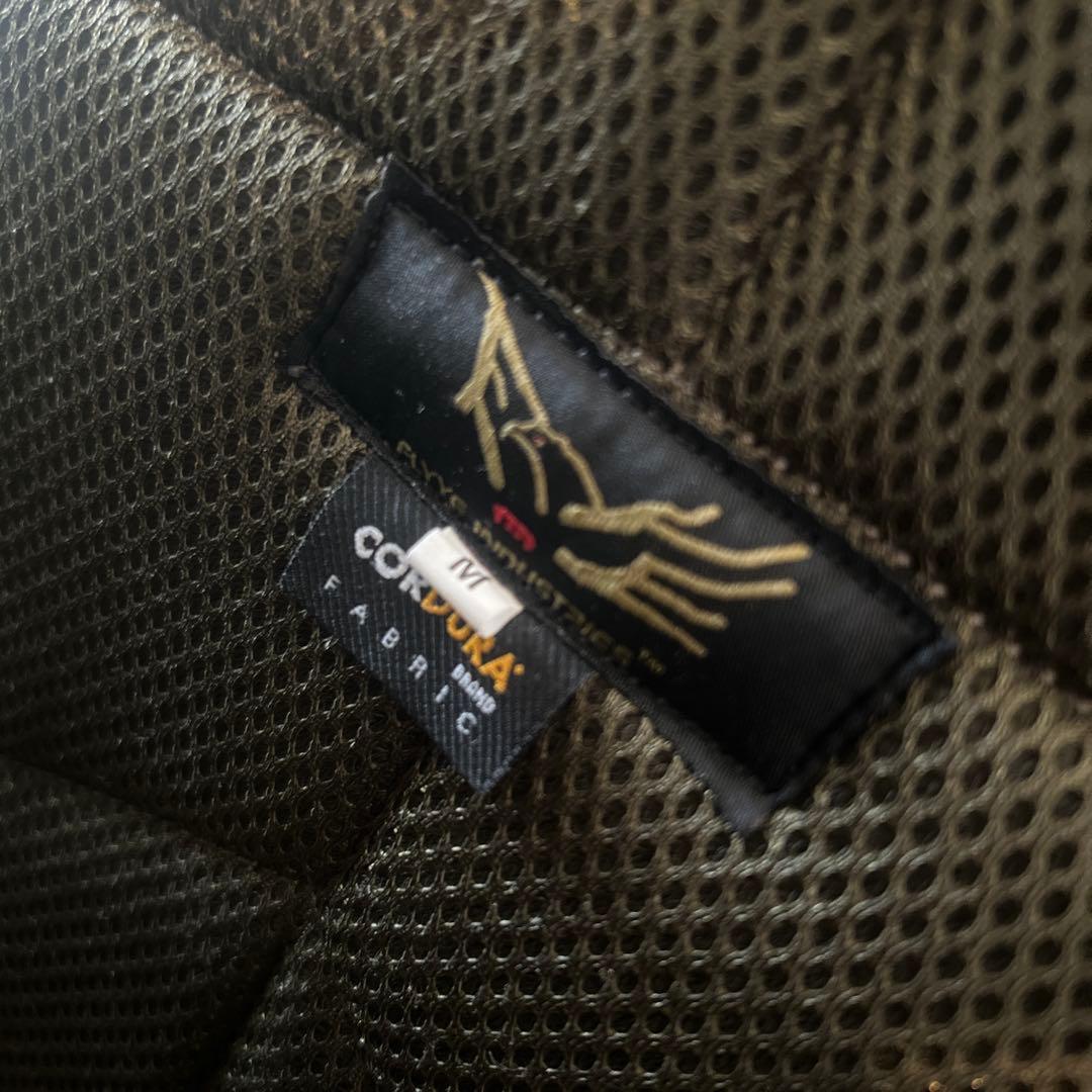 FLYEE プレートキャリア　FBI HRT SWAT