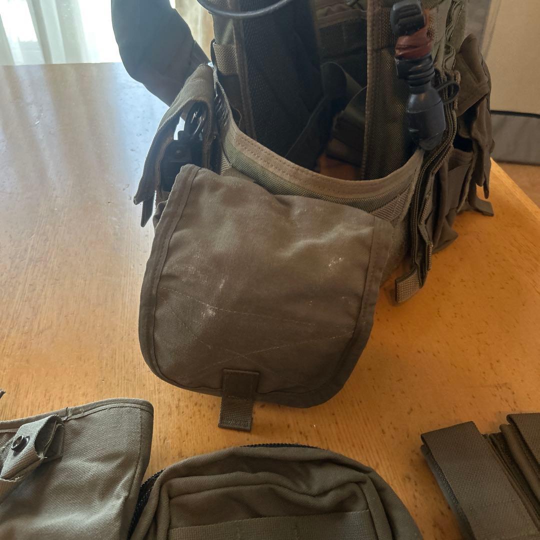 FLYEE プレートキャリア　FBI HRT SWAT