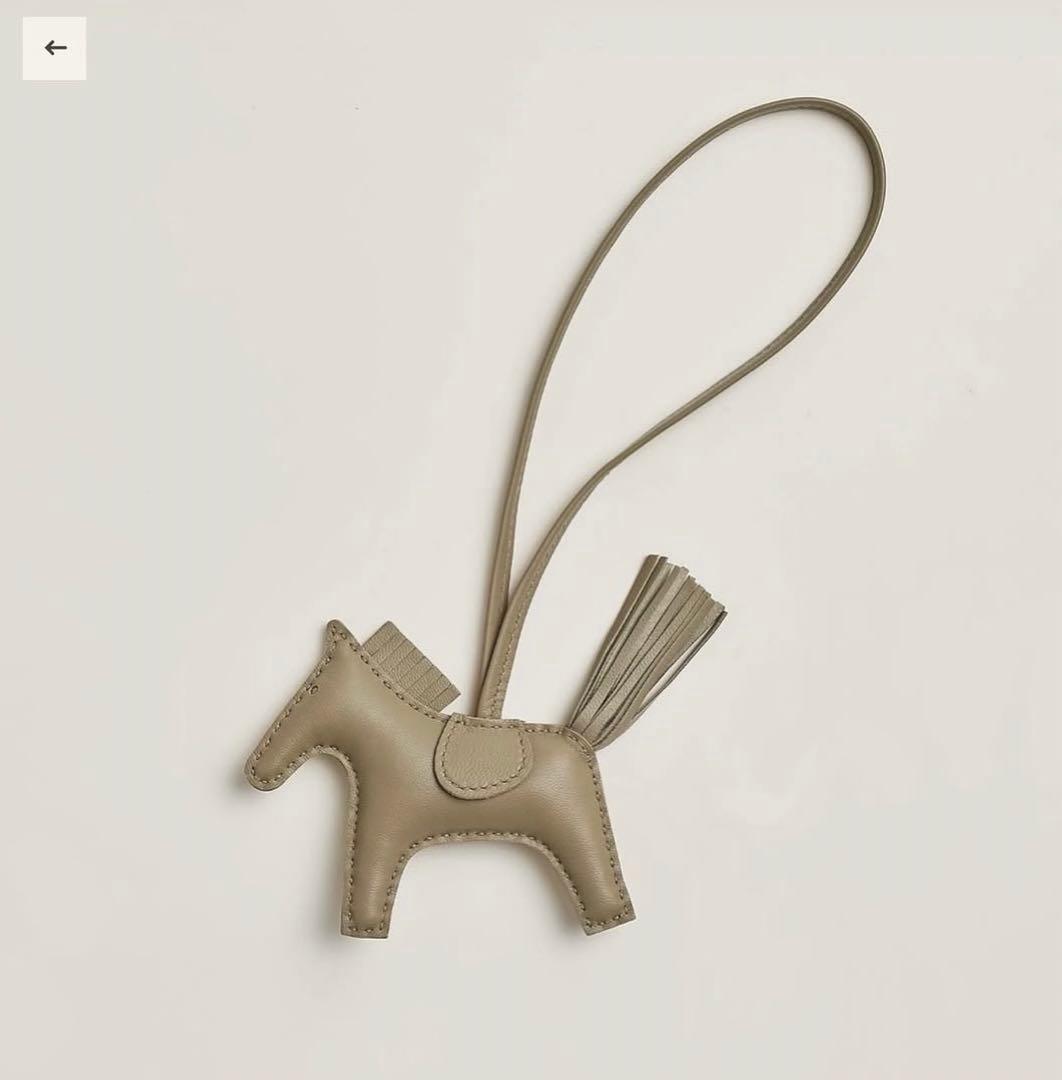 HERMESチャーム《ロデオ》PM ベージュマルファ