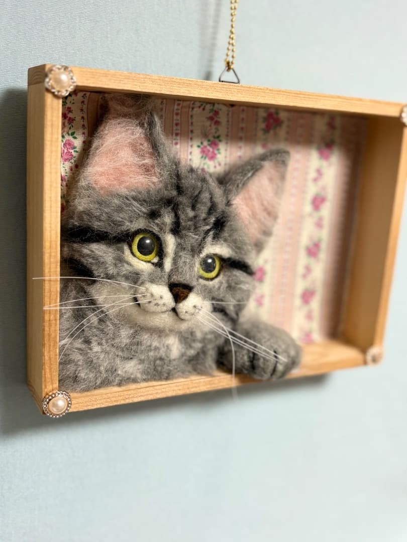 羊毛フェルトサバトラ猫壁掛けオブジェ【ハンドメイド