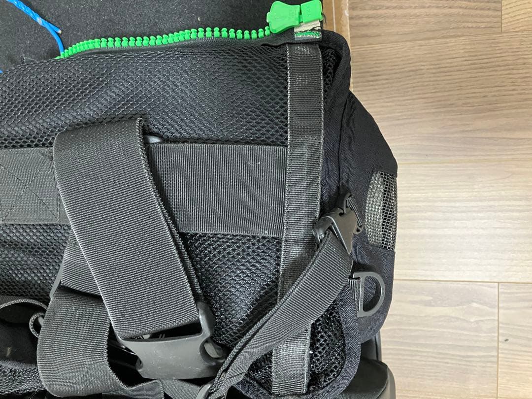 Pazdesign フィッシングベスト ブラック/グリーン