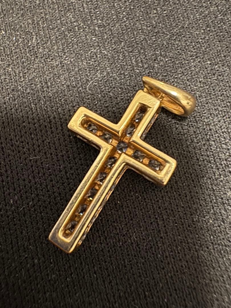 アヴァランチ K10 イエローゴールド クロス ジルコニア ペンダント トップ