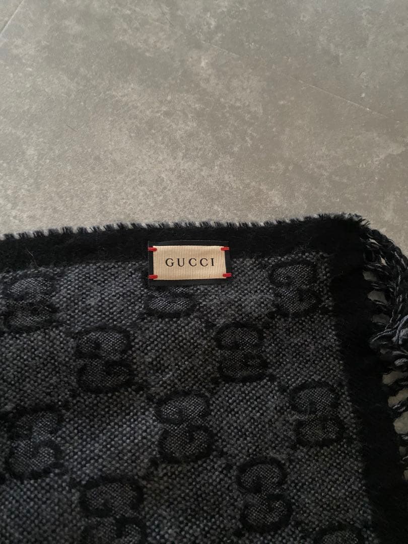 GUCCI GGロゴマフラー 黒/グレー