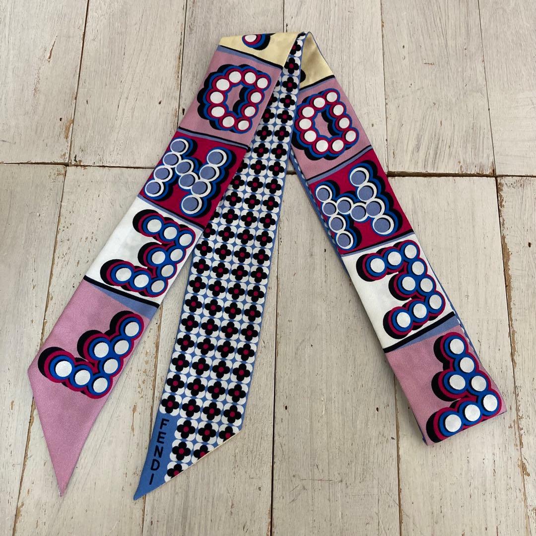FENDI フェンディ 細長スカーフ ラッピー フラワーモチーフ LOVE