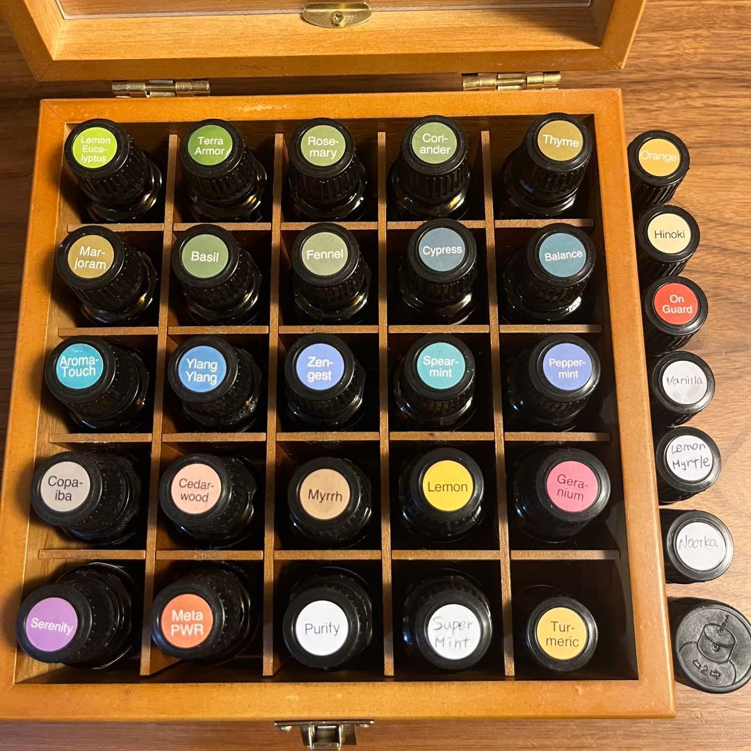 【正規品/開封済】ドテラ エッセンシャルオイルセット(ケース付き)