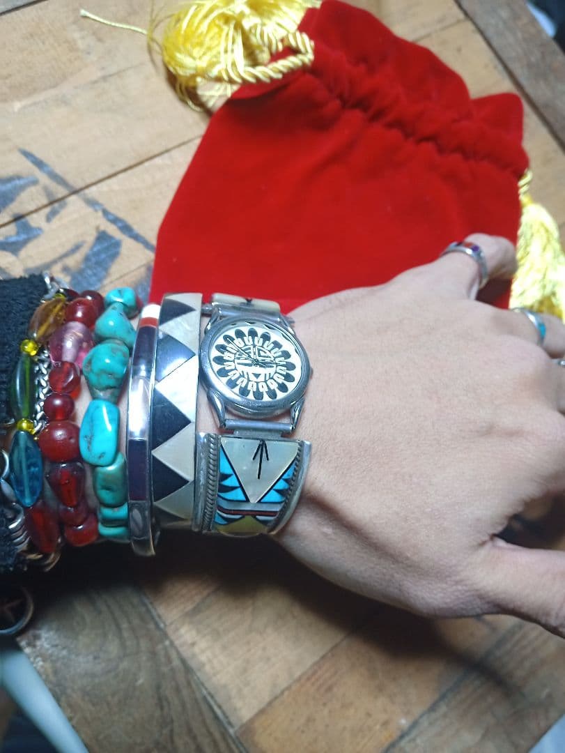 インディアンジュエリー　ズニ族　ターコイズ インレイ シルバーバングルウォッチ