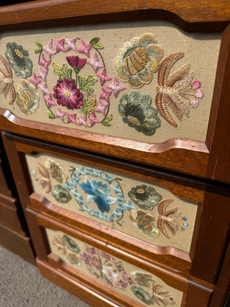 ブラウン木製チェスト 花柄装飾 5段