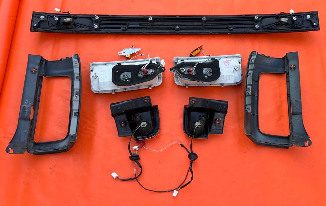 日産E51 Z34 エルグランド ICHIKOH D005 ライト　テールランプ