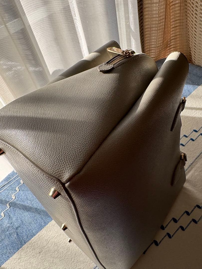 FURLA グレー ベージュレザートートバッグA 4対応サイズ