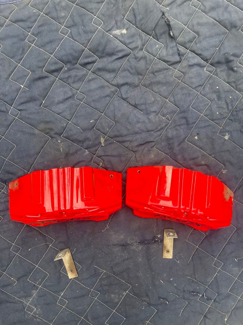 ハイエース　ブレーキキャリパーカバー　赤